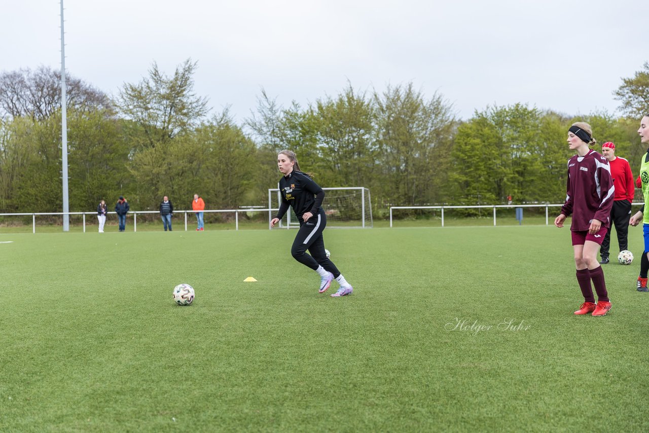 Bild 256 - Co-Trainerin der Frauen Nationalmannschaft Britta Carlson in Wahlstedt